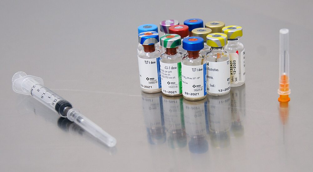 Vaccinazioni, Anagrafe e certificati